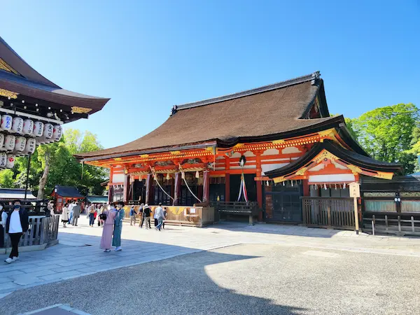 Yasaka-jinja Shrine (八坂神社)