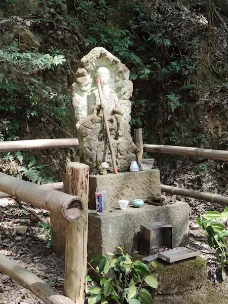 When you arrive at Kami-daigo, a stone statue welcomes you.