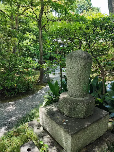 Ankokuji Ekei's head mound in Kenninji Temple
