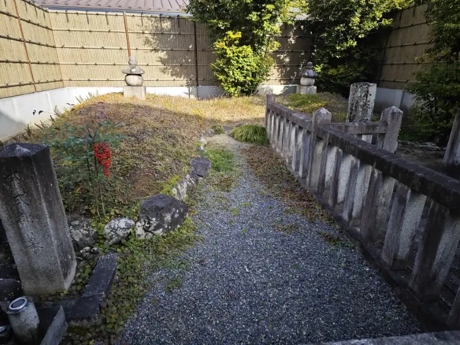 Graves of Murasaki Shikibu and Ono-no Takamura