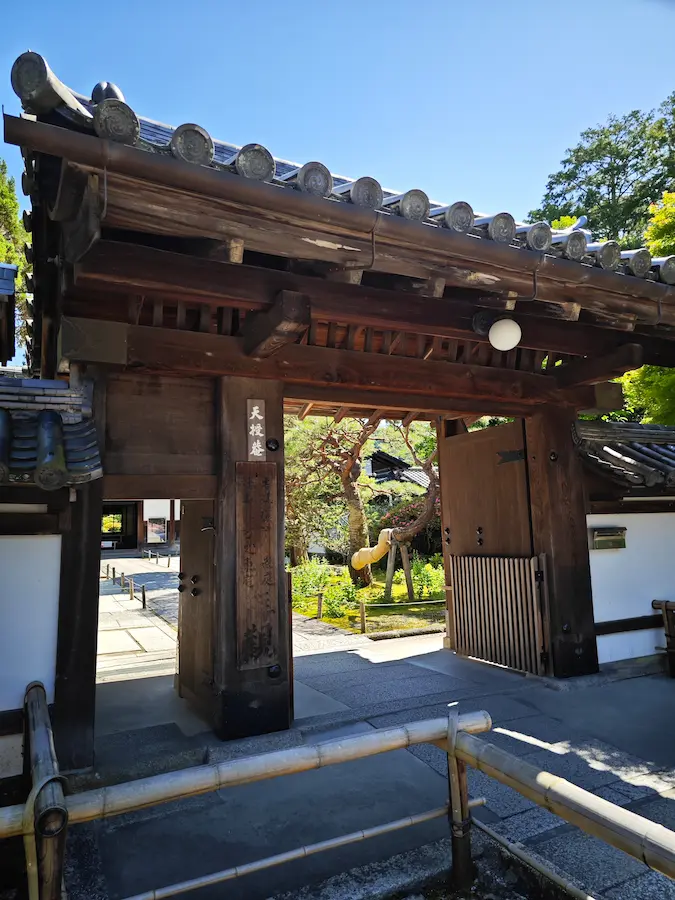 Tenju-an entrance gate